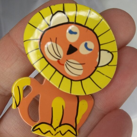 VTG Pin Brooch Lion Articulated moveable poseable head whimsical fun enamel - Picture 7 of 16